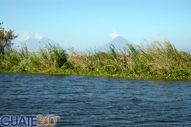 Volcanes desde el Canal de Chiquimulilla