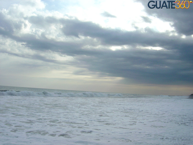 Marea alta en Monterrico
