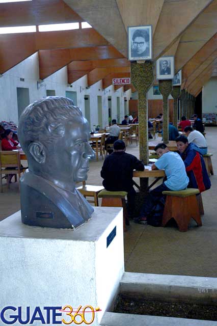 Interior de la Biblioteca de Quetzaltenango