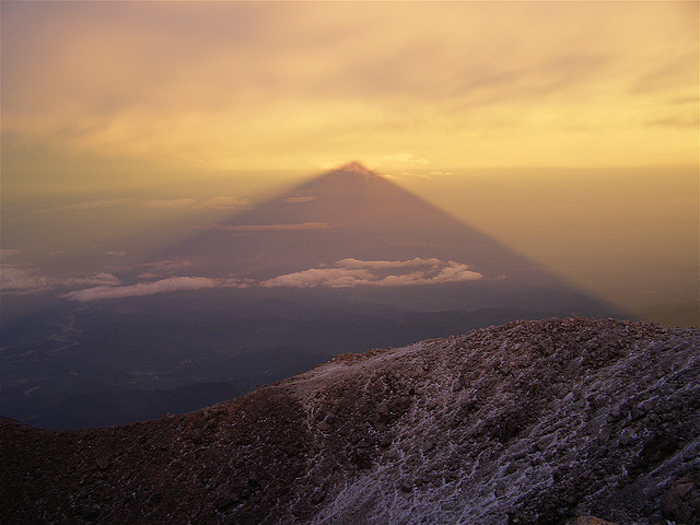 Amanecer desde Volcán de Tajumulco en San Marcos