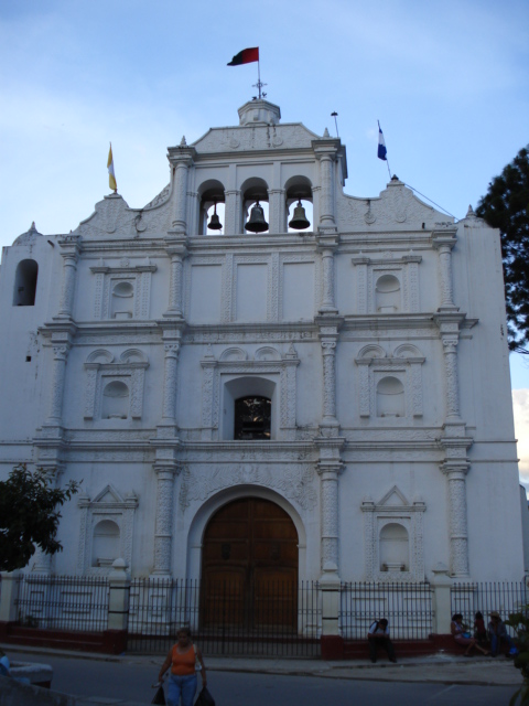Descansando frente a la Iglesia de Salamá