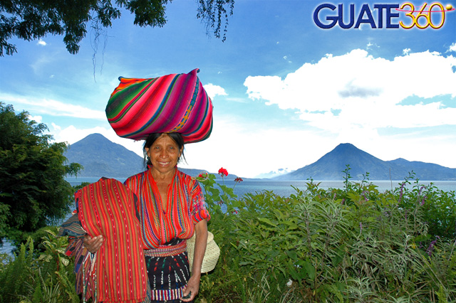 Julia, en el Sunset Café de Panajachel