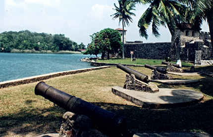 Cañones del Castillo de San Felipe para defender Izabal