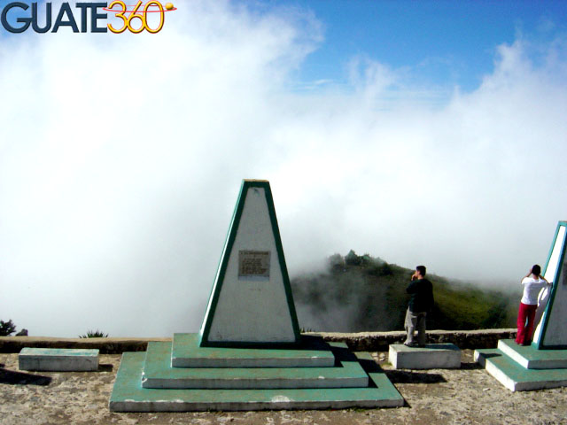 Las nubes se apoderan del mirador en la Sierra de los Cuchumatanes