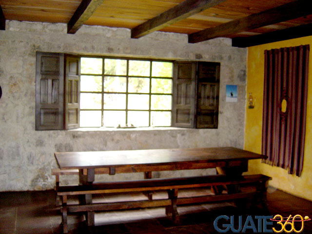 Comedor de la casa principal del Unicorni Azul