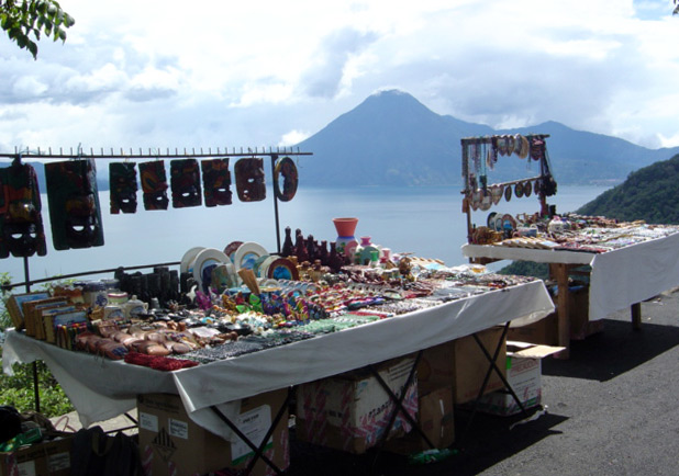 Artesanías y el lago
