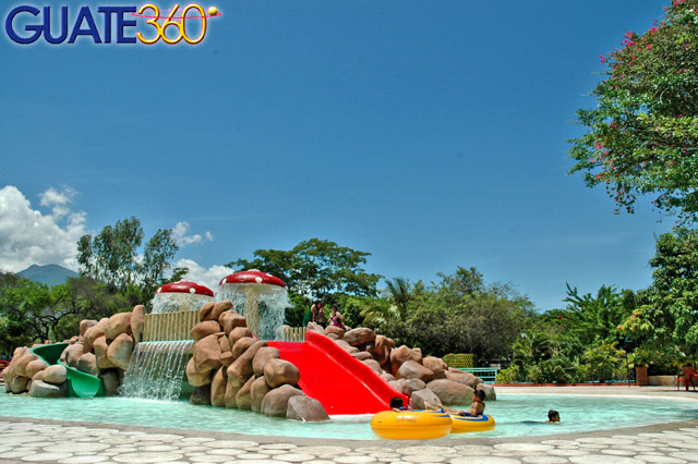 Juego acuático infantil