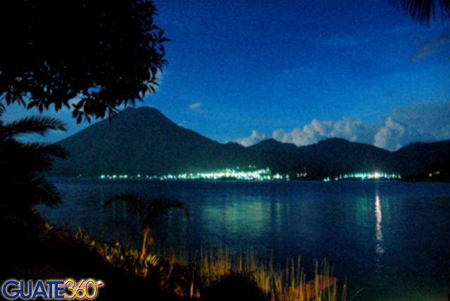 Bella visión nocturna desde San Marcos La Laguna