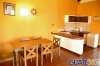 Bungalow y comedor con cocina