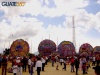 Multitudes en Sumpango ven  sus imponentes barriletes
