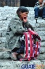 Mujer indígena meditando en Chichicastenango